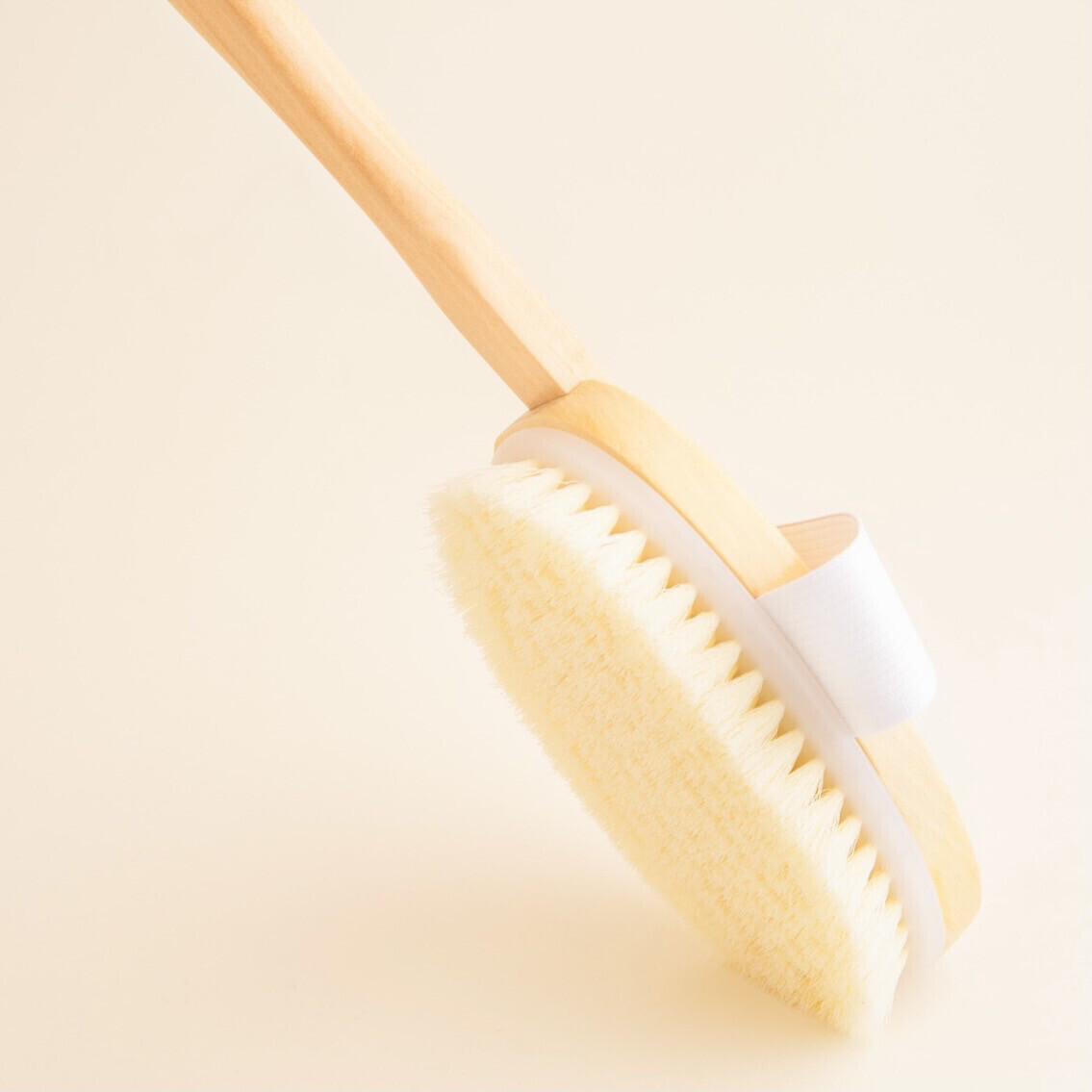 Cepillo para cuerpo con mango de madera