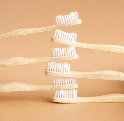 Combo de 6 cepillos de dientes de bambú