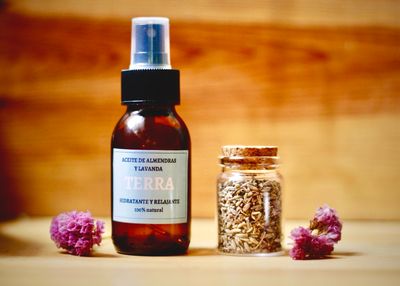 Aceite de almendras y lavanda (hidratante y relajante)