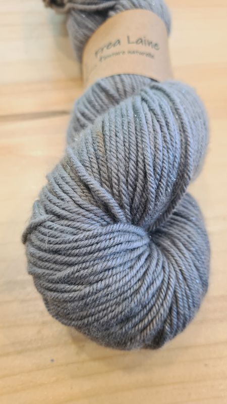 Gris M