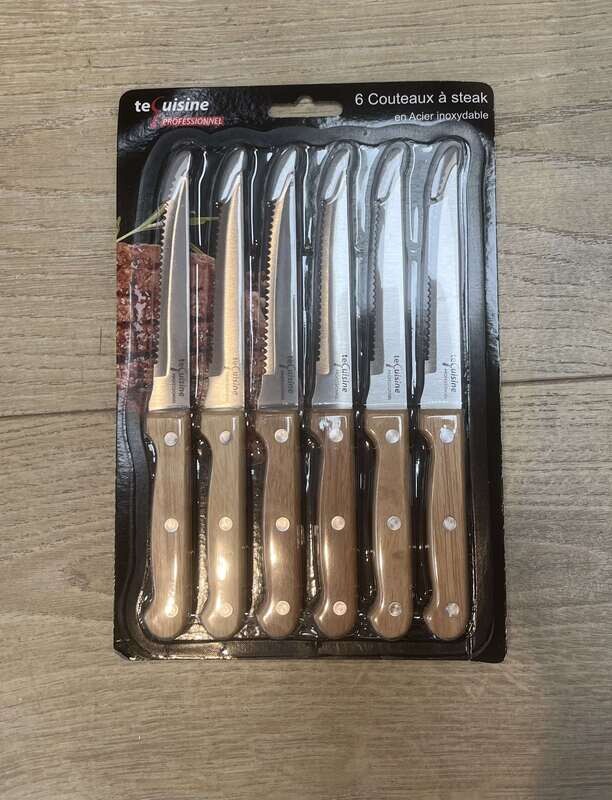 6 Couteaux inox à steak