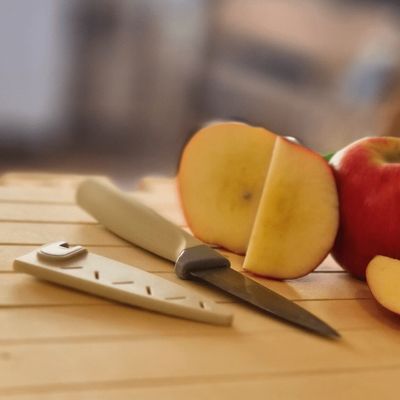 Couteau d&#39;office avec aiguiseur
