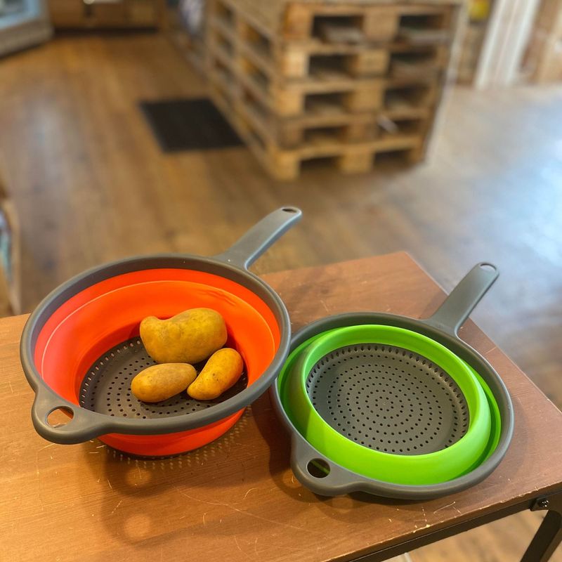 Passoire rétractable avec poignée