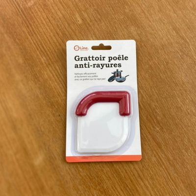 Grattoir poêle anti-rayures. Pour nettoyer sans abimer.