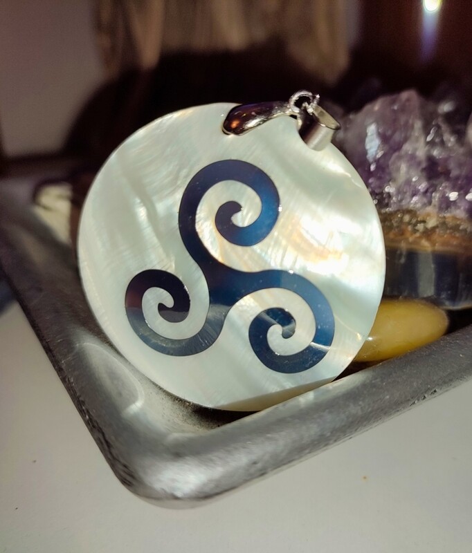 Pendentif en nacre