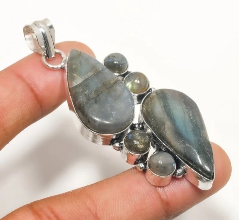 Pendentif en argent avec labradorites