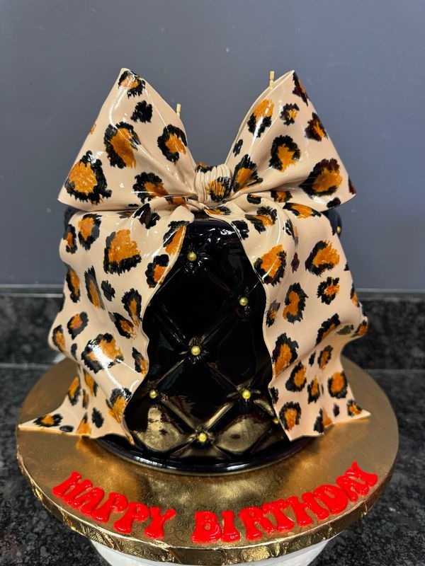 Rolled Fondant 101: Cakes by Renee, April 22nd 2026. 7-9pm