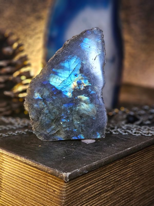 Labradorite Cut Base – Flashy Polished Face