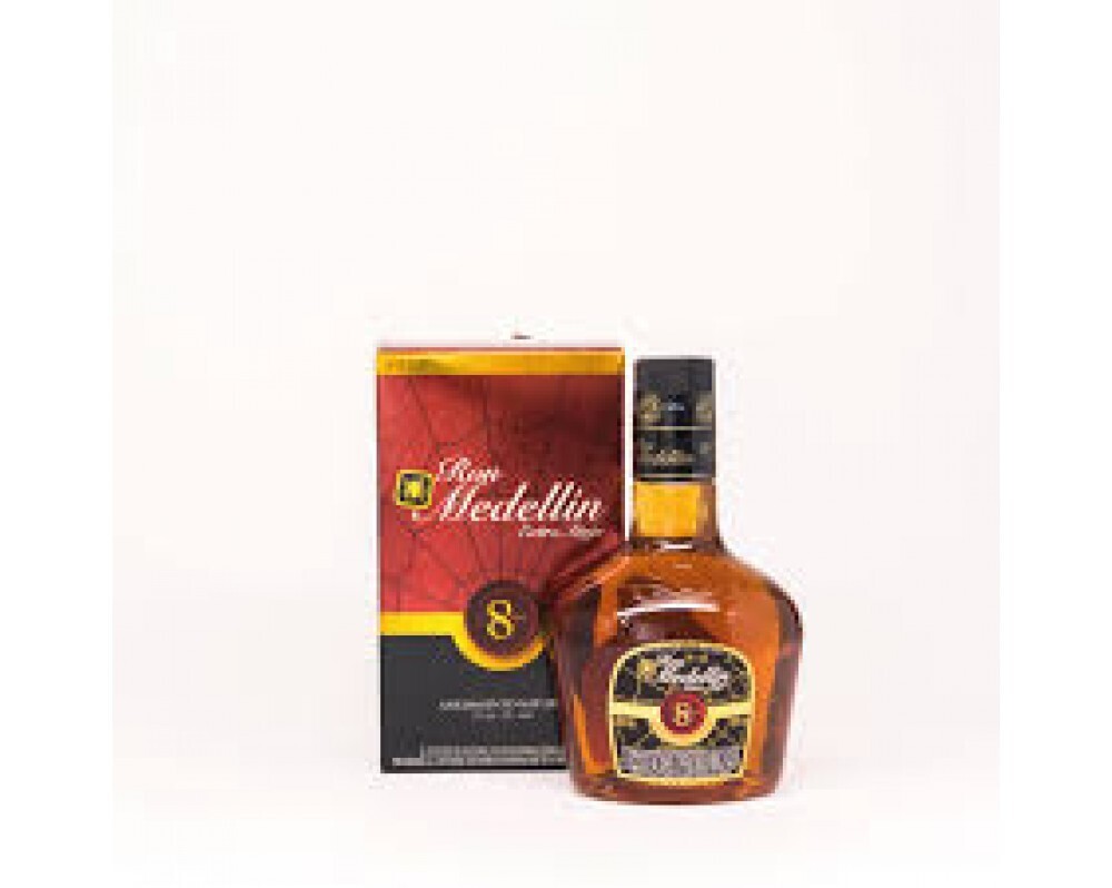 Ron Medellín 8 años Botella caja x 6
