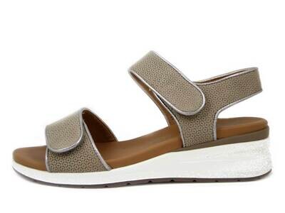 Sandalo Donna in Pelle Beige con Doppio Strap, Zeppa Bassa, Pianta Comoda, CAPRICE - 28307 Sandalo Donna in Pelle Beige con Doppio Strap, Zeppa Bassa, Pianta Comoda, CAPRICE - 28307