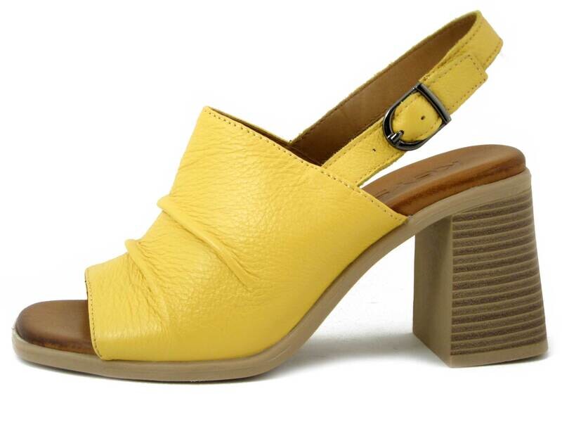 Sandali Donna in Pelle Giallo, Tacco Medio 7 cm, KEYS - K7992 Sandali Donna in Pelle Giallo, Tacco Medio 7 cm, KEYS - K7992