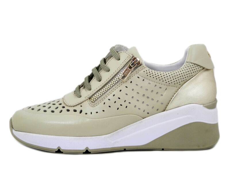 Sneaker Donna Traforata in Pelle Beige con Cerniera, Zeppa Media, Plantare Estraibile, ILARIA Sneaker Donna Traforata in Pelle Beige con Cerniera, Zeppa Media, Plantare Estraibile, ILARIA