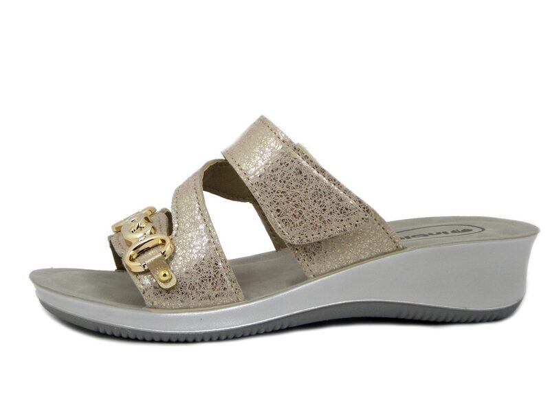 Ciabatte Donna in Eco Pelle Oro con Strap, Zeppa Bassa 4 cm, INBLU - SE11 Ciabatte Donna in Eco Pelle Oro con Strap, Zeppa Bassa 4 cm, INBLU - SE11