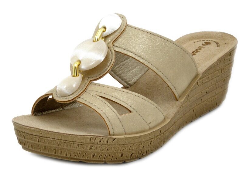 Ciabatte Donna in Eco Pelle Beige, Sottopiede Vera Pelle, Zeppa Media 6 cm, Inblu - GM52 Ciabatte Donna in Eco Pelle Beige, Sottopiede Vera Pelle, Zeppa Media 6 cm, Inblu - GM52