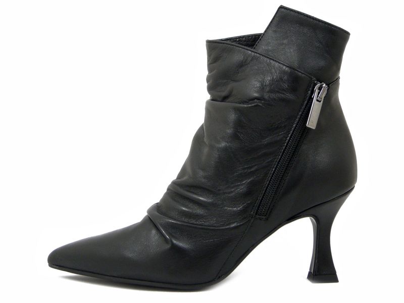 Stivaletto Tronchetto Morbido Donna in Pelle Nappa Nero, Tacco Medio 8 cm, Osvaldo Pericoli - 4806 Stivaletto Tronchetto Morbido Donna in Pelle Nappa Nero, Tacco Medio 8 cm, Osvaldo Pericoli - 4806