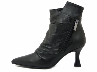 Stivaletto Tronchetto Morbido Donna in Pelle Nappa Nero, Tacco Medio 8 cm, Osvaldo Pericoli - 4806 Stivaletto Tronchetto Morbido Donna in Pelle Nappa Nero, Tacco Medio 8 cm, Osvaldo Pericoli - 4806