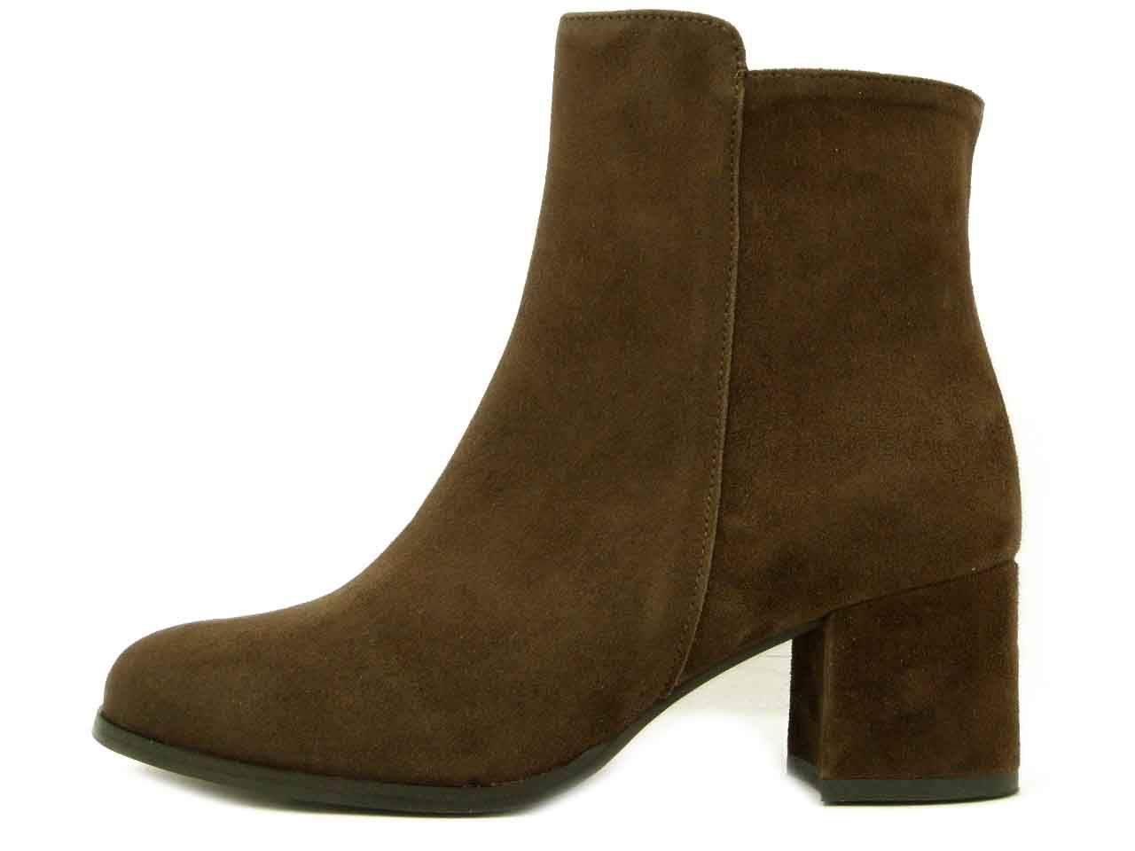 Stivaletto Donna in Pelle Camoscio Marrone, Tacco Medio 5 cm, Osvaldo Pericoli - DT195 Stivaletto Donna in Pelle Camoscio Marrone, Tacco Medio 5 cm, Osvaldo Pericoli - DT195