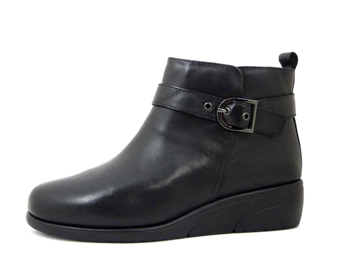 Stivaletti Donna in Pelle Nero, Zeppa Bassa, Plantare Estraibile - PETRA554 Stivaletti Donna in Pelle Nero, Zeppa Bassa, Plantare Estraibile - PETRA554