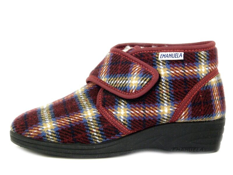 Pantofole Donna Stivaletto imbottito in Lana, Chiusura a Strap, Suola Antiscivolo con Zeppa Bassa, EMANUELA - 832BO Pantofole Donna Stivaletto imbottito in Lana, Chiusura a Strap, Suola Antiscivolo con Zeppa Bassa, EMANUELA - 832BO
