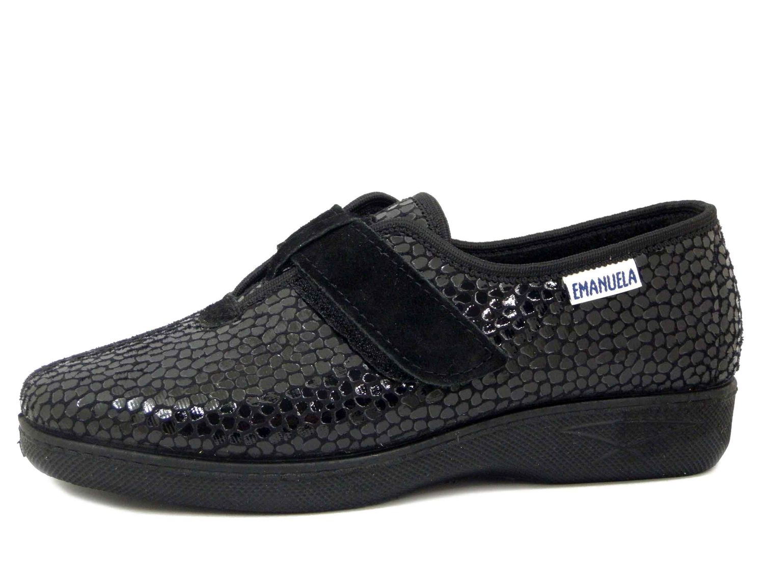 Scarpe Comfort Pantofole Chiuse Donna Invernali in Tessuto Lucido Nero, Chiusura Strap, Emanuela - 225224 Scarpe Comfort Pantofole Chiuse Donna Invernali in Tessuto Lucido Nero, Chiusura Strap, Emanuela - 225224