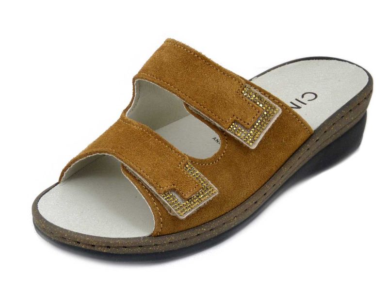 Sandali Ciabatte Donna in Pelle Camoscio Marrone, Plantare Estraibile, Zeppa Bassa 4 cm, CINZIA SOFT - 1091 Sandali Ciabatte Donna in Pelle Camoscio Marrone, Plantare Estraibile, Zeppa Bassa 4 cm, CINZIA SOFT - 1091