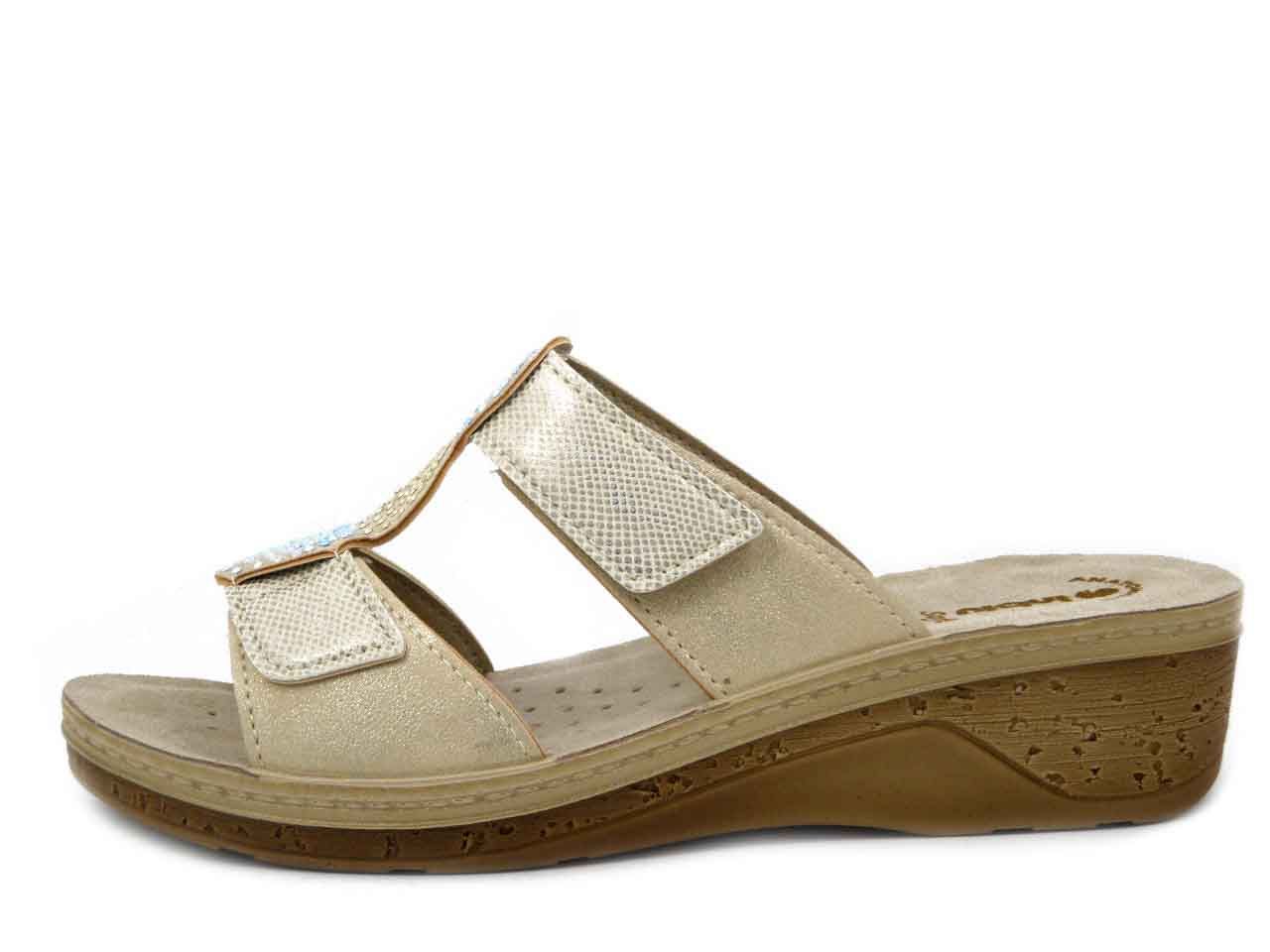 Ciabatta Donna in Eco Pelle Oro Platino con Strass, Sottopiede Vera Pelle, Zeppa Bassa 4 cm,  INBLU - PV16