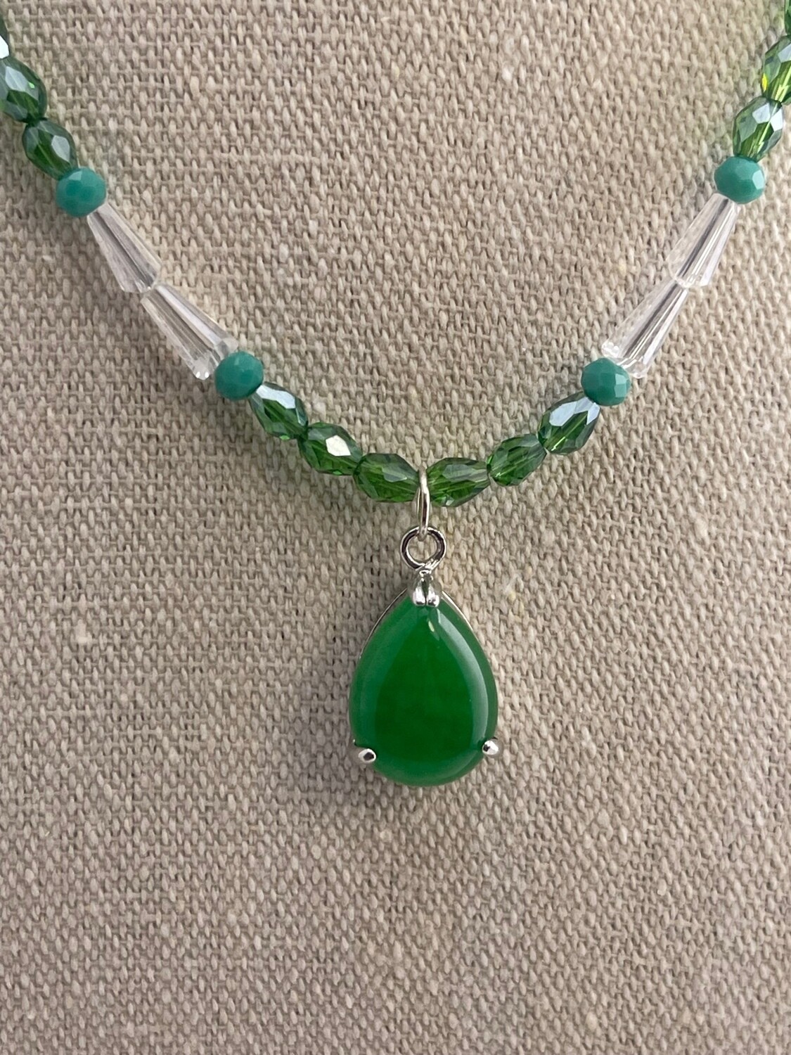 Very nice simple crystal necklace and pendant