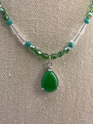 Very nice simple crystal necklace and pendant