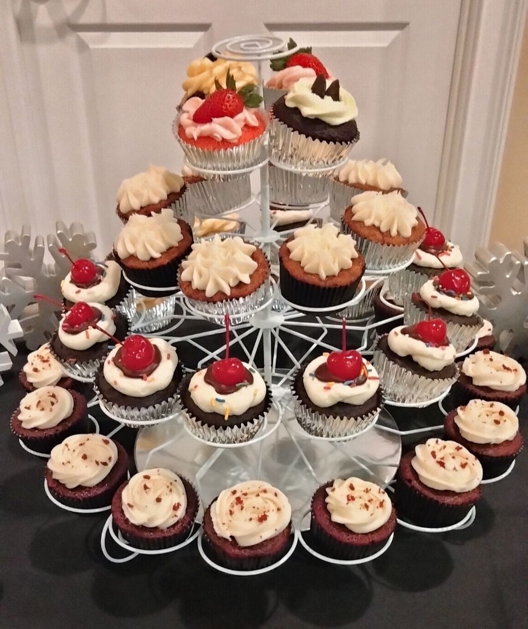 Cupcakes *Indicate your selection in the &quot;Order Comments&quot; box. Choose up to 3 flavors per dozen.
