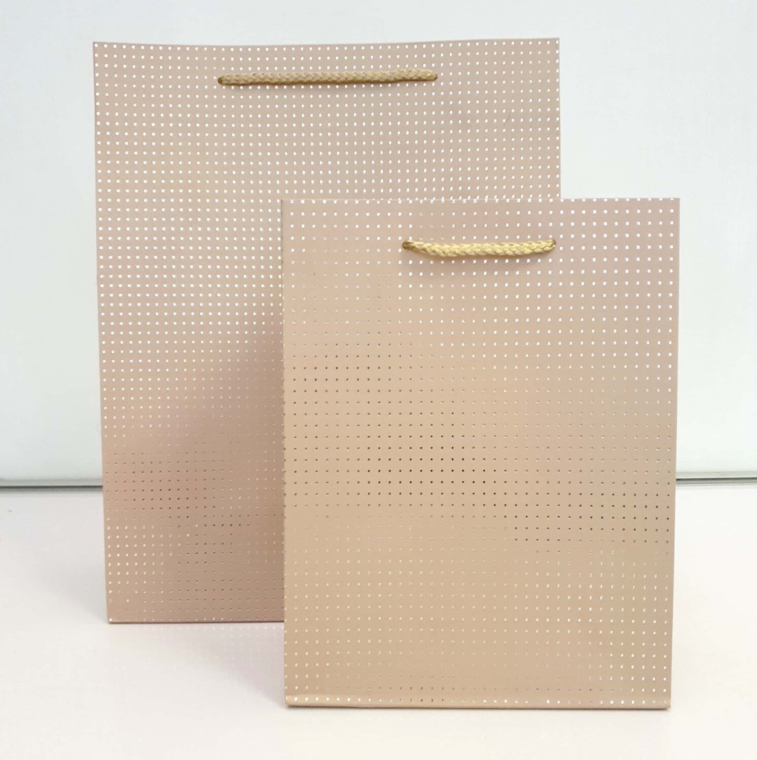 Cream with Small Dots Medium Gift Bag PK3 (R15.50 Each)
