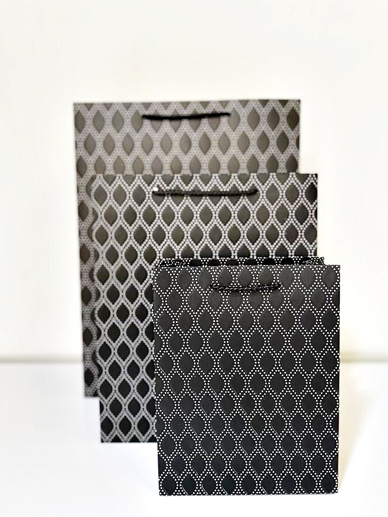 Oval Shape & Dots Balck Gift Bag Medium  PK3 (R15.50 Each)