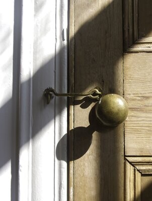 Knobs & Pull Hardware