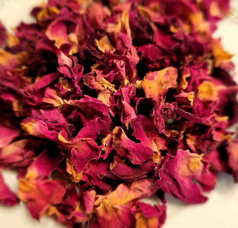 Pétales de roses comestibles