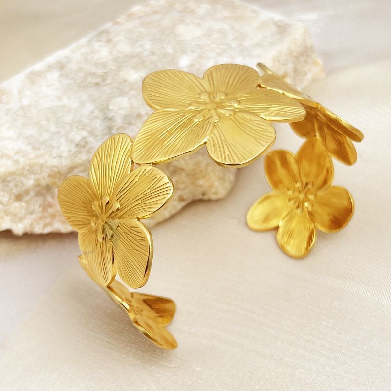 Beauty Flower Stainless steel Bracelet