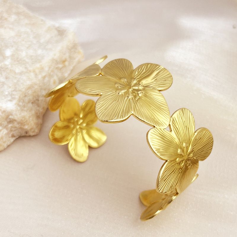Beauty Flower Stainless steel Bracelet