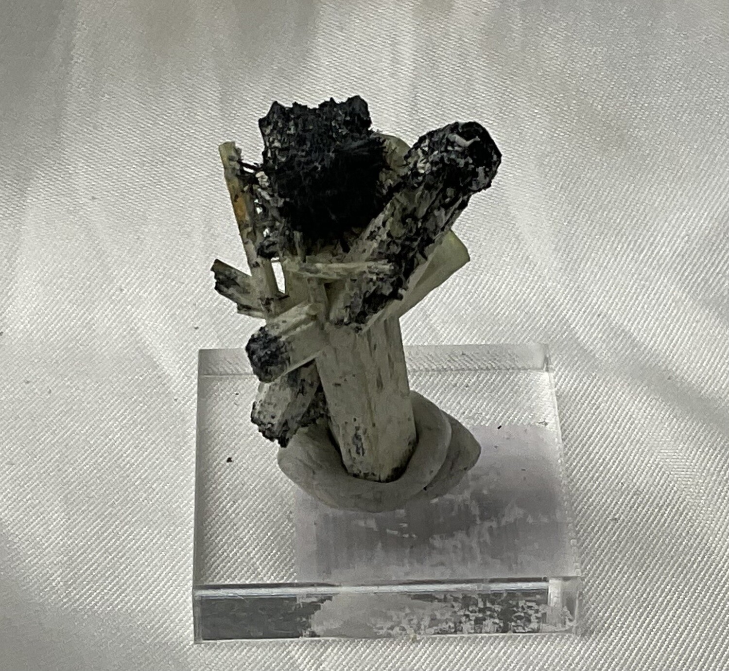 Beryl Var Aquamarine /w Black Tourmaline 
