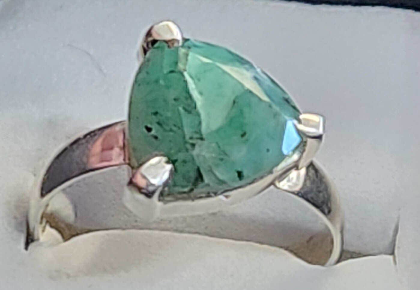 EMERALD RING SHIELD  Size 6