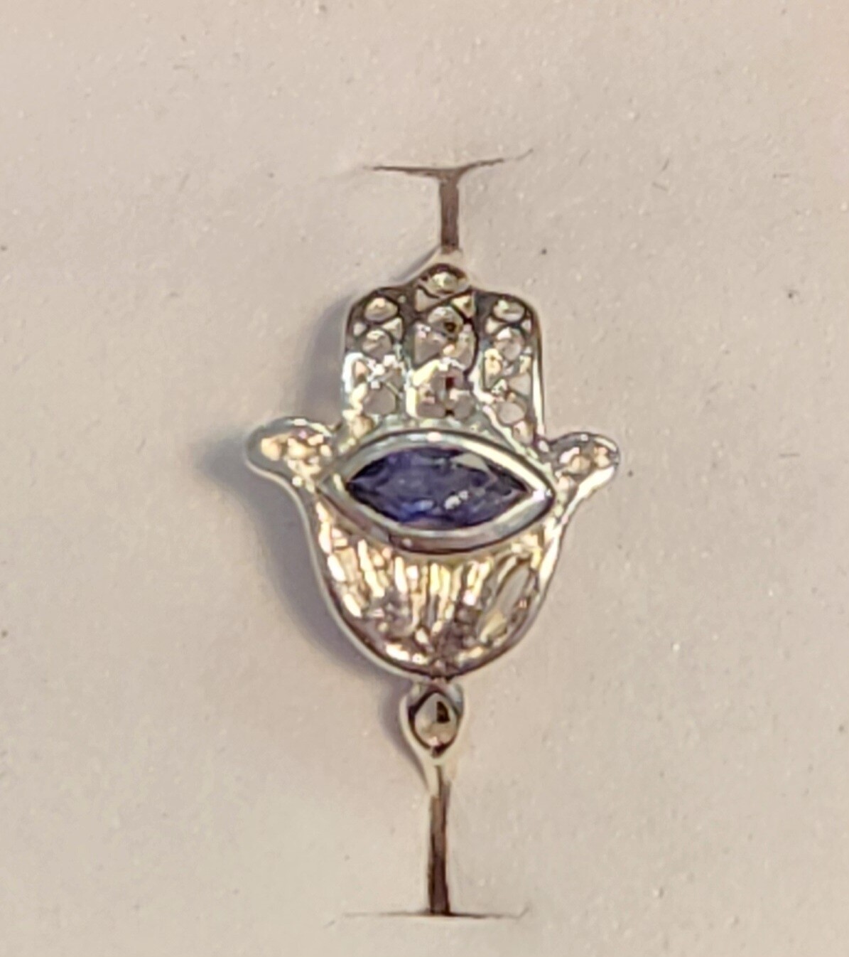 Iolite Healing Hand 