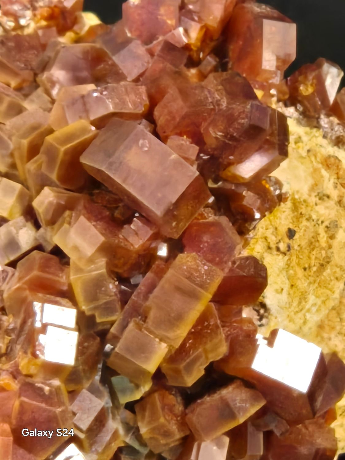 Vanadinite V