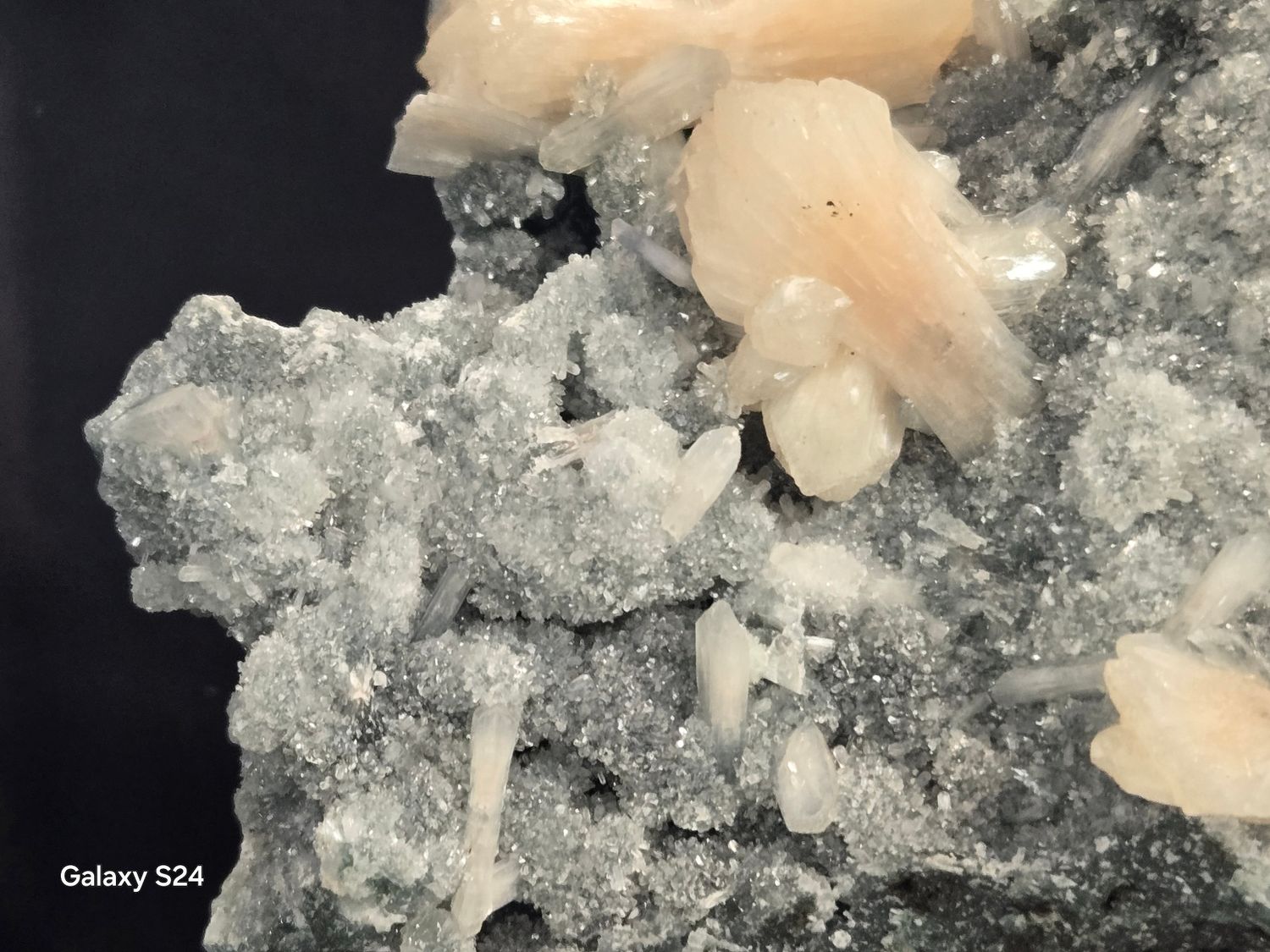 Stilbite Chalcedony II