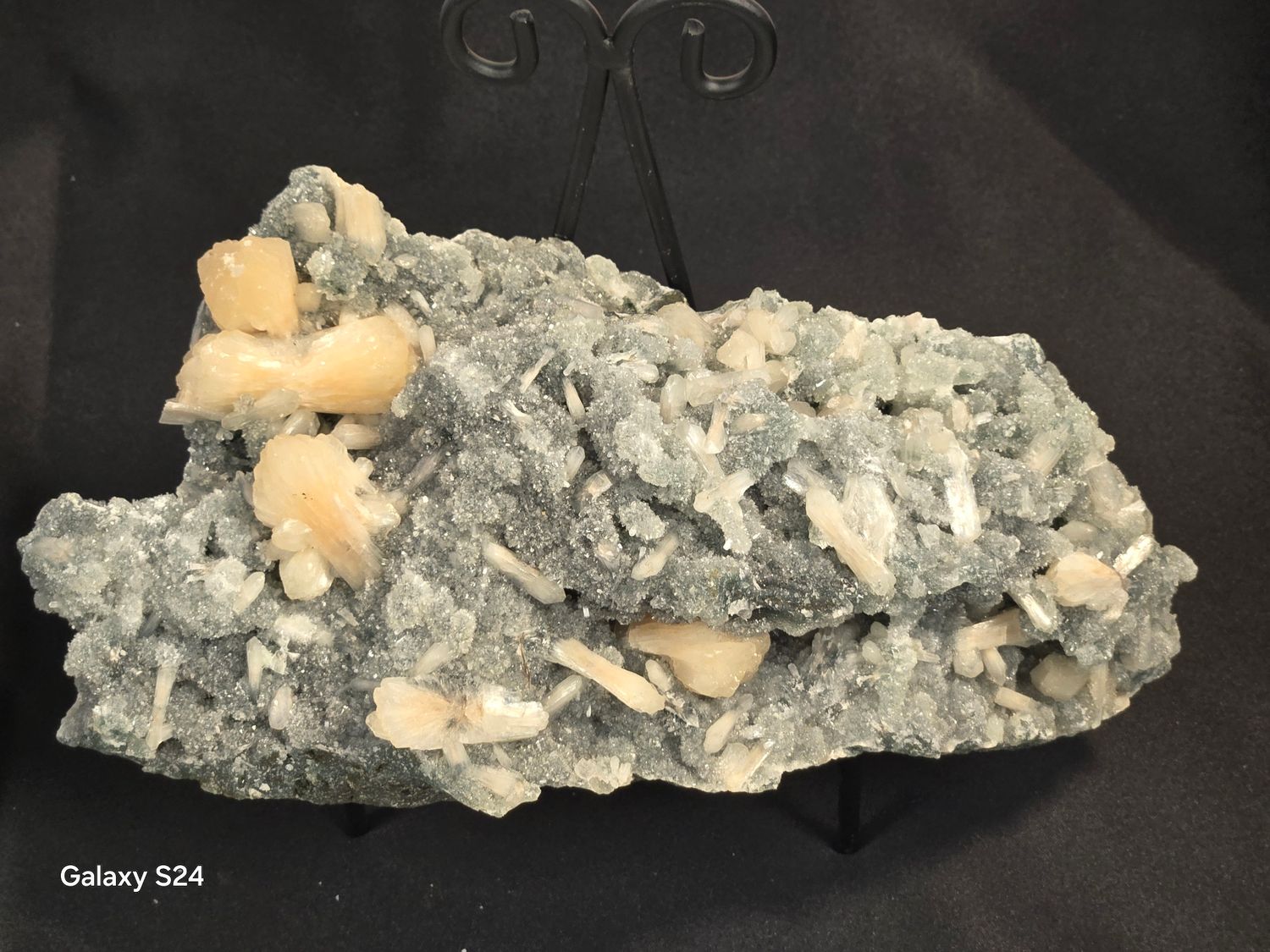 Stilbite Chalcedony II