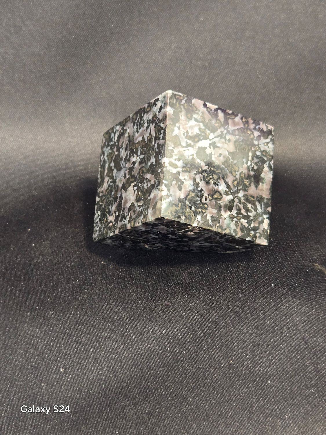 Indigo Gabbro Cube