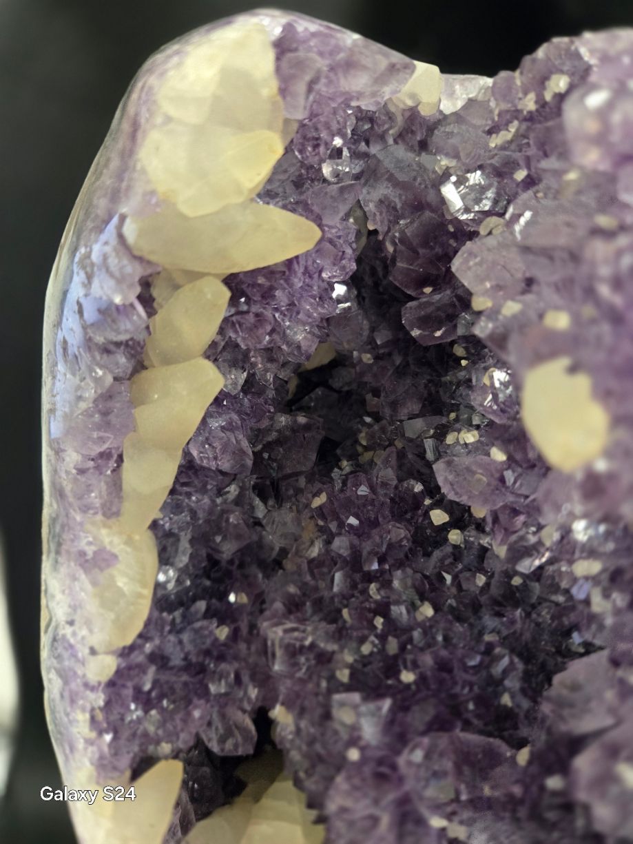 Amethyst w Calcite