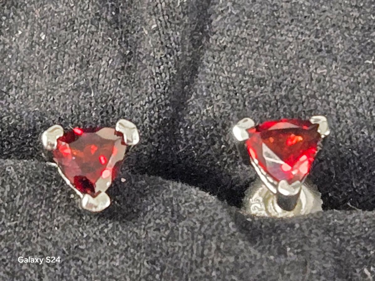 Garnet Stud