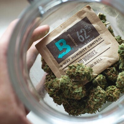 Boveda size 8 62% Humidity Pack