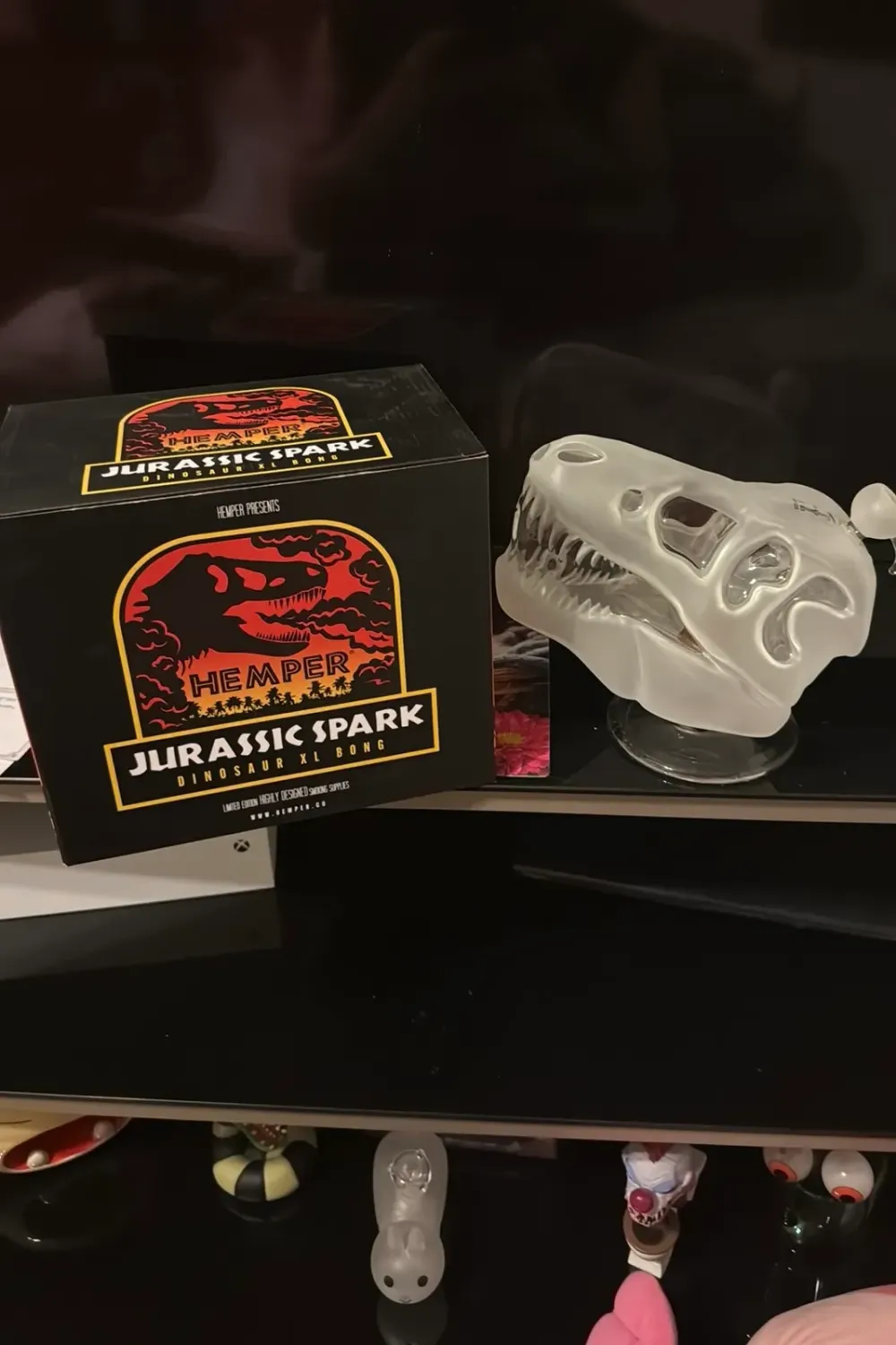 Hemper Bong Jurassic Spark Skull