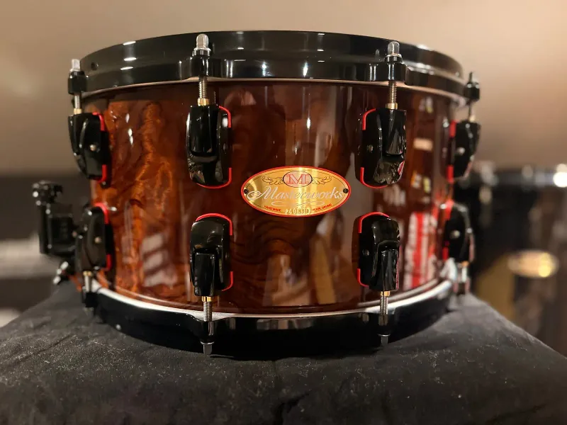 Pearl Masterworks Artisan 14”x7” Snare Drum Black Mist over Bubinga with Black Chrome Hardware and Red Gaskets