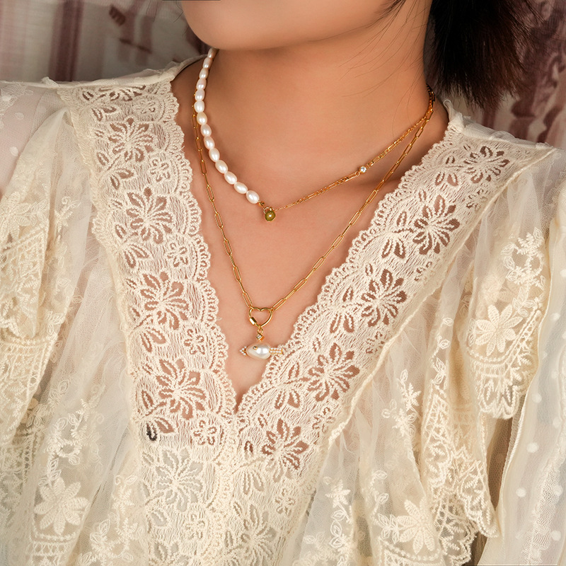 Two-layer pearl necklace