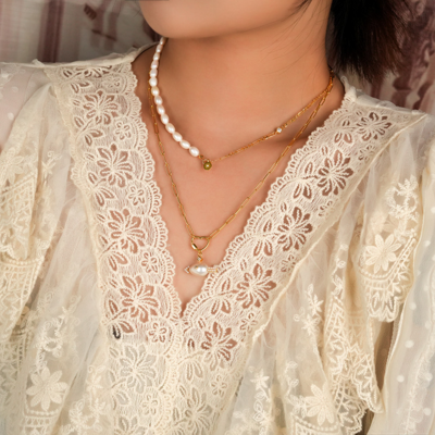 Two-layer pearl necklace