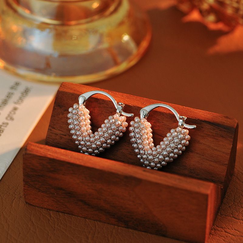 Inlaid Pearl Love Earrings Brass Electroplated Inlaid Pearl Love Earrings Brass Electroplated